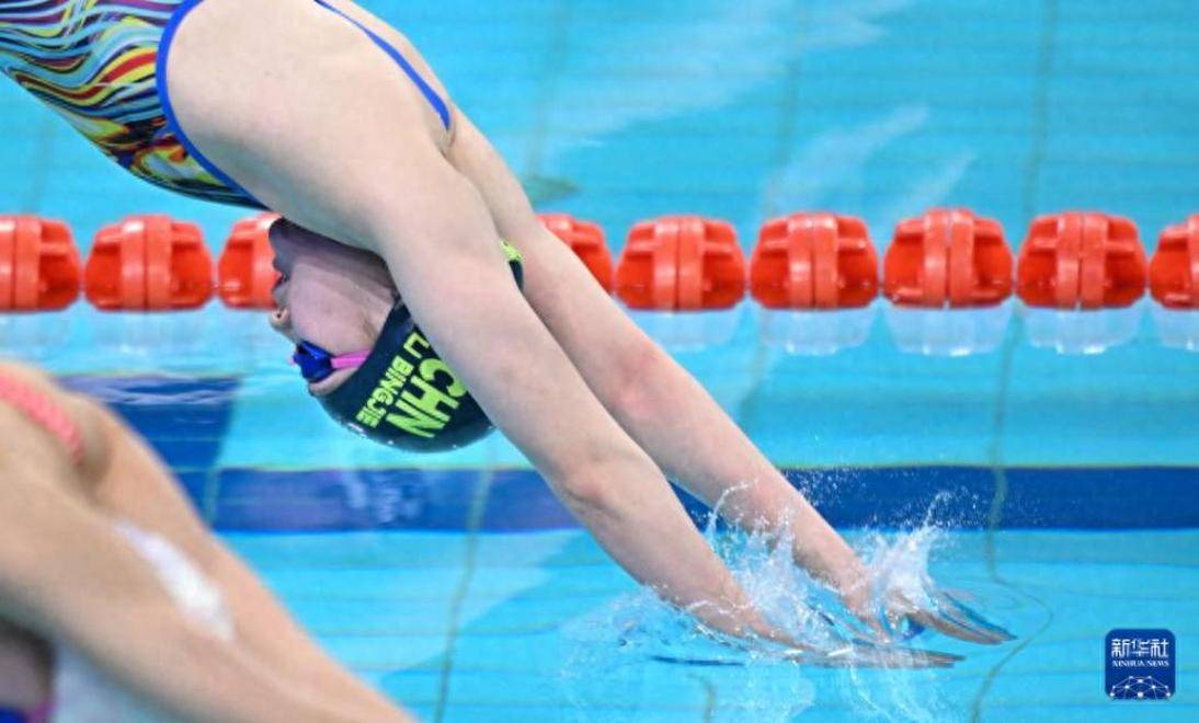 关于澳大利亚游泳选手再创纪录，速度令人惊叹的信息