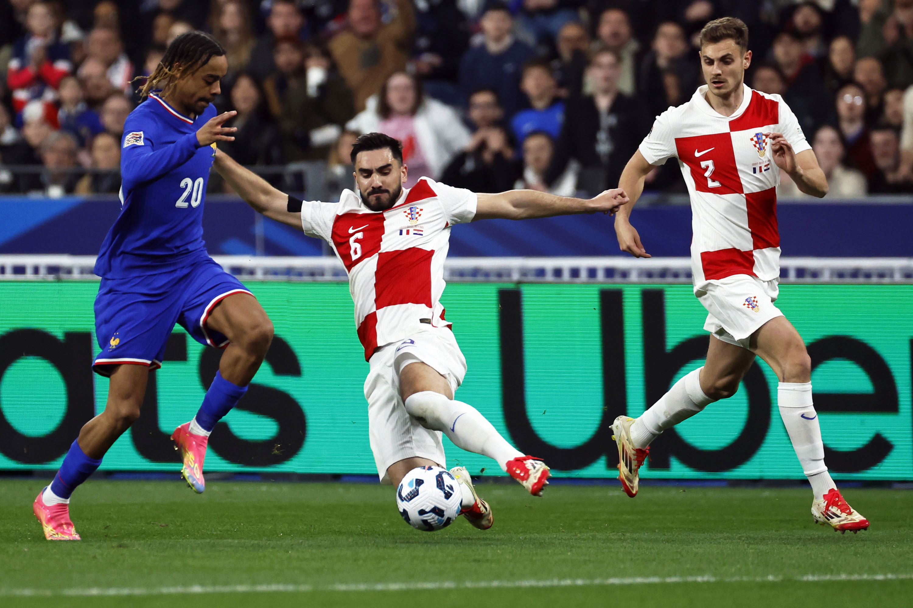 aoa体育体育中国官网-欧洲顶级球队激烈争夺国际足球赛事的简单介绍