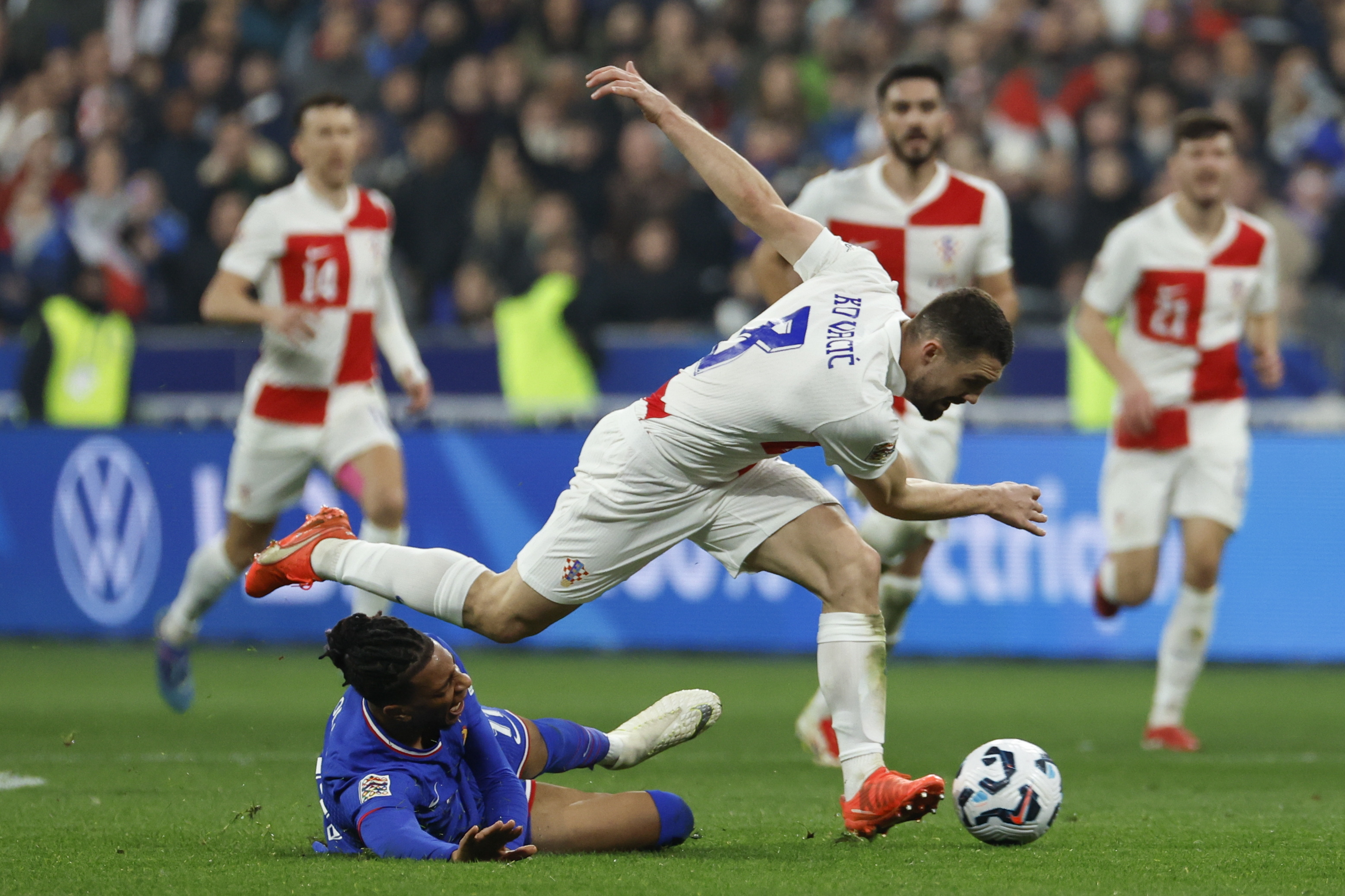 欧洲顶级球队激烈争夺国际足球赛事的简单介绍