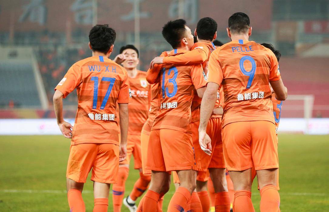 关于上港客场惨败鲁能，争冠形势越来越严峻的信息