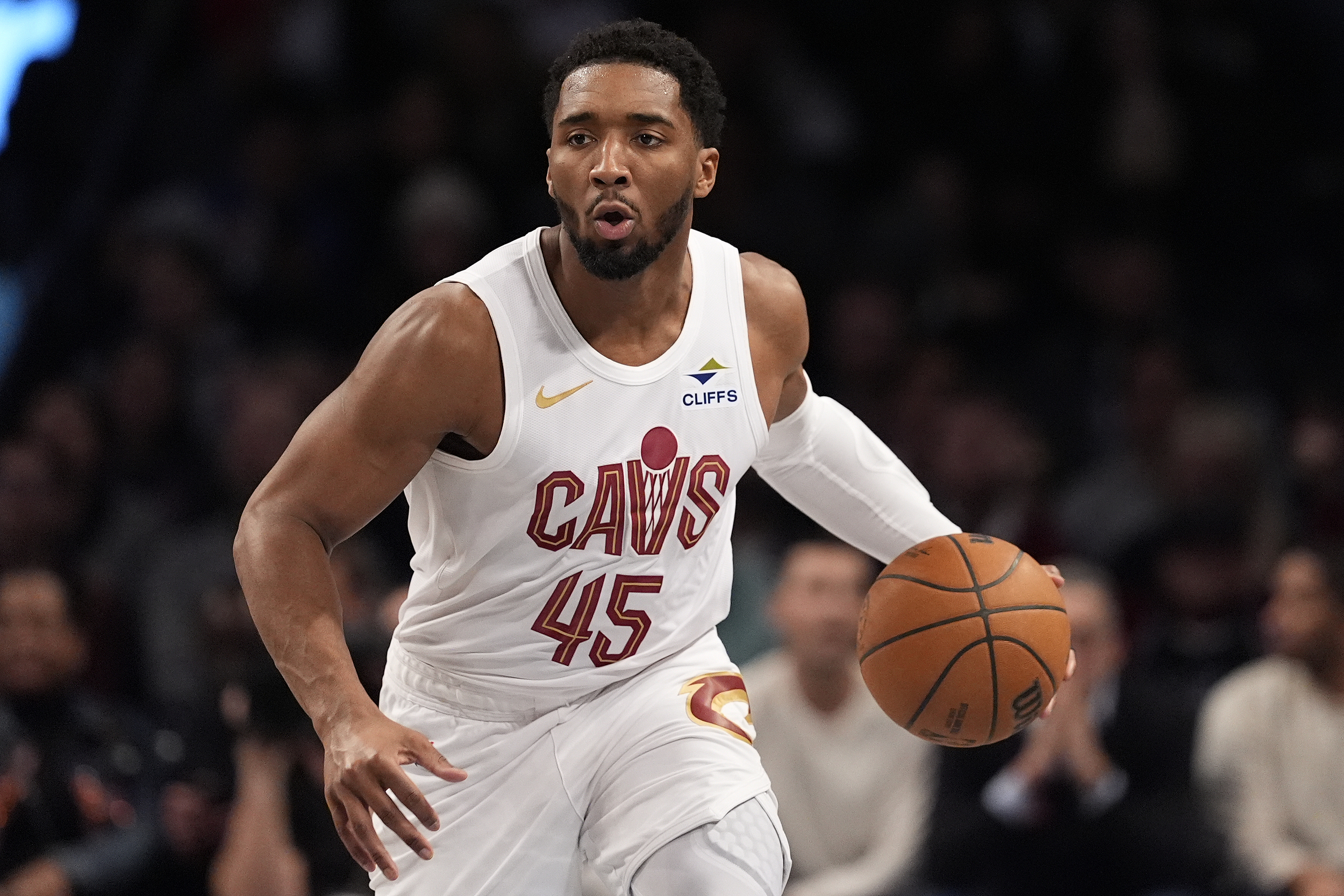 开拓者队士气高昂获得胜利，大胜步行者晋级前锋的简单介绍