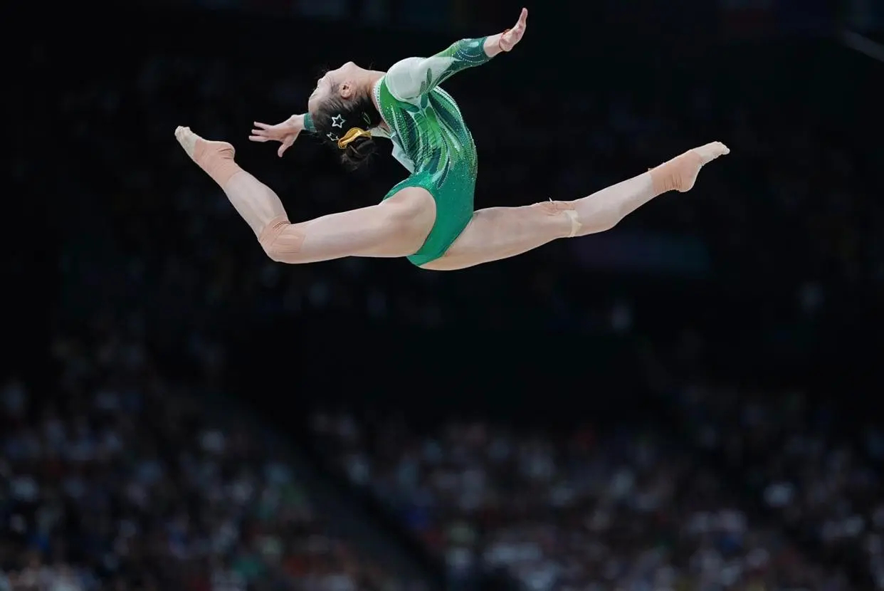 体操比赛：俄罗斯选手优雅动作获高分的简单介绍