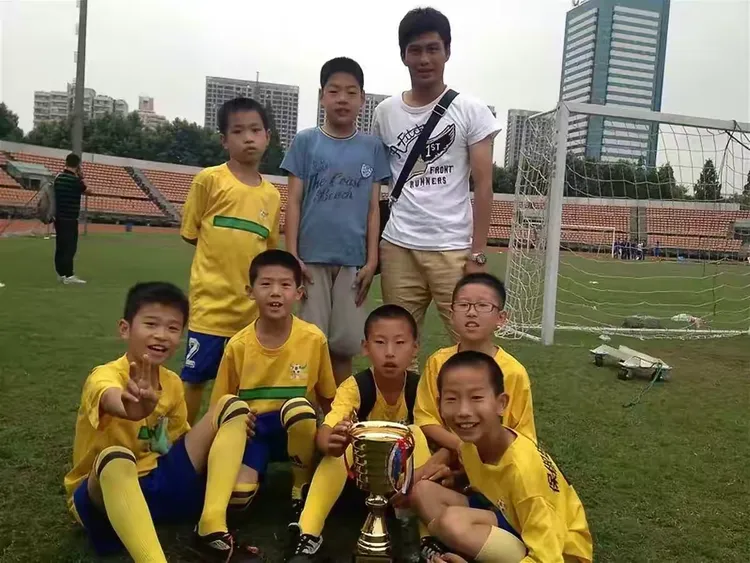 小克鲁斯队员发挥出色，帮助球队夺冠