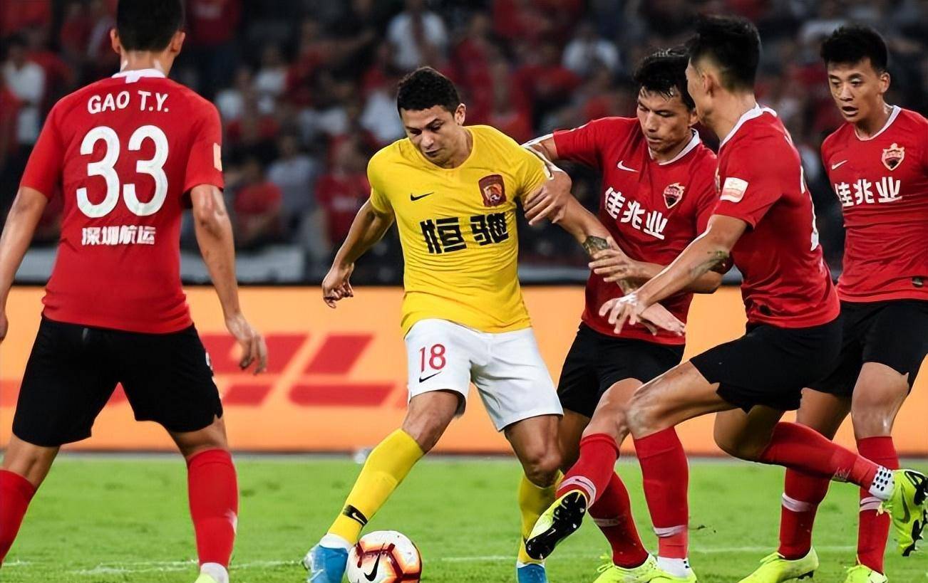 球队训练备战:上港集中精力备战与广州恒大交锋的简单介绍 球队训练备战:上港集中精力备战与广州恒大交锋的简单介绍