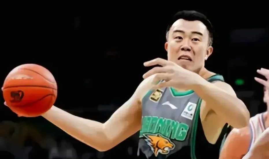 关于辽宁男篮再次险胜上海队,追平榜首位置的信息 关于辽宁男篮再次险胜上海队,追平榜首位置的信息