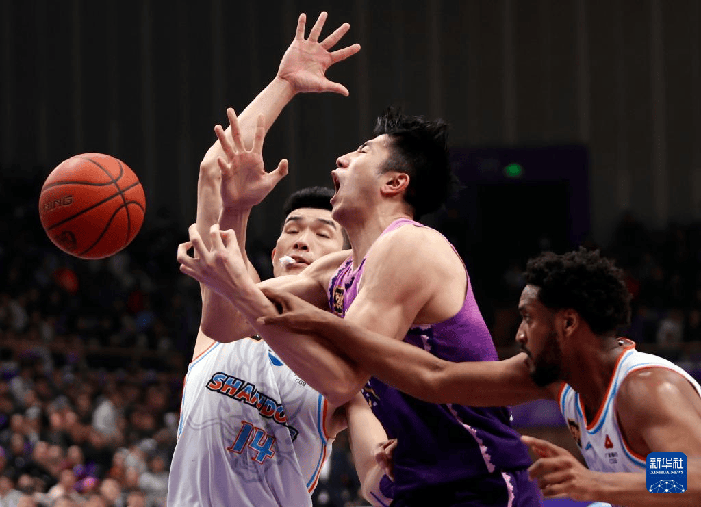 aoa体育体育在线登录-山东男篮客场不敌浙江队，遭遇失利
