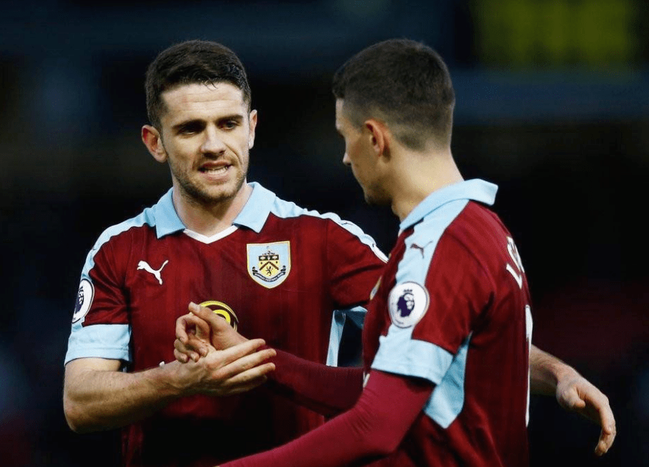 aoa体育体育在线-伯恩利遭遇连败，保级艰难曲折