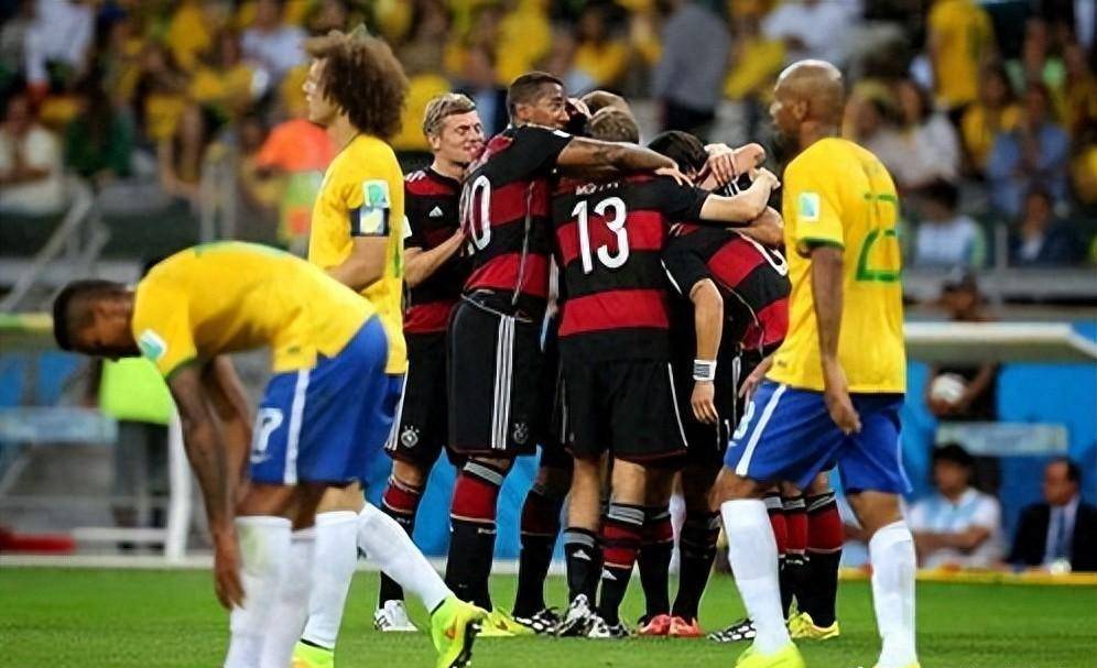 一支实力强劲的球队在比赛中轻松获胜