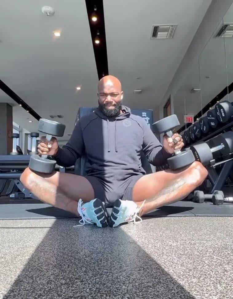 菲律宾篮球明星在社交媒体上晒健身照