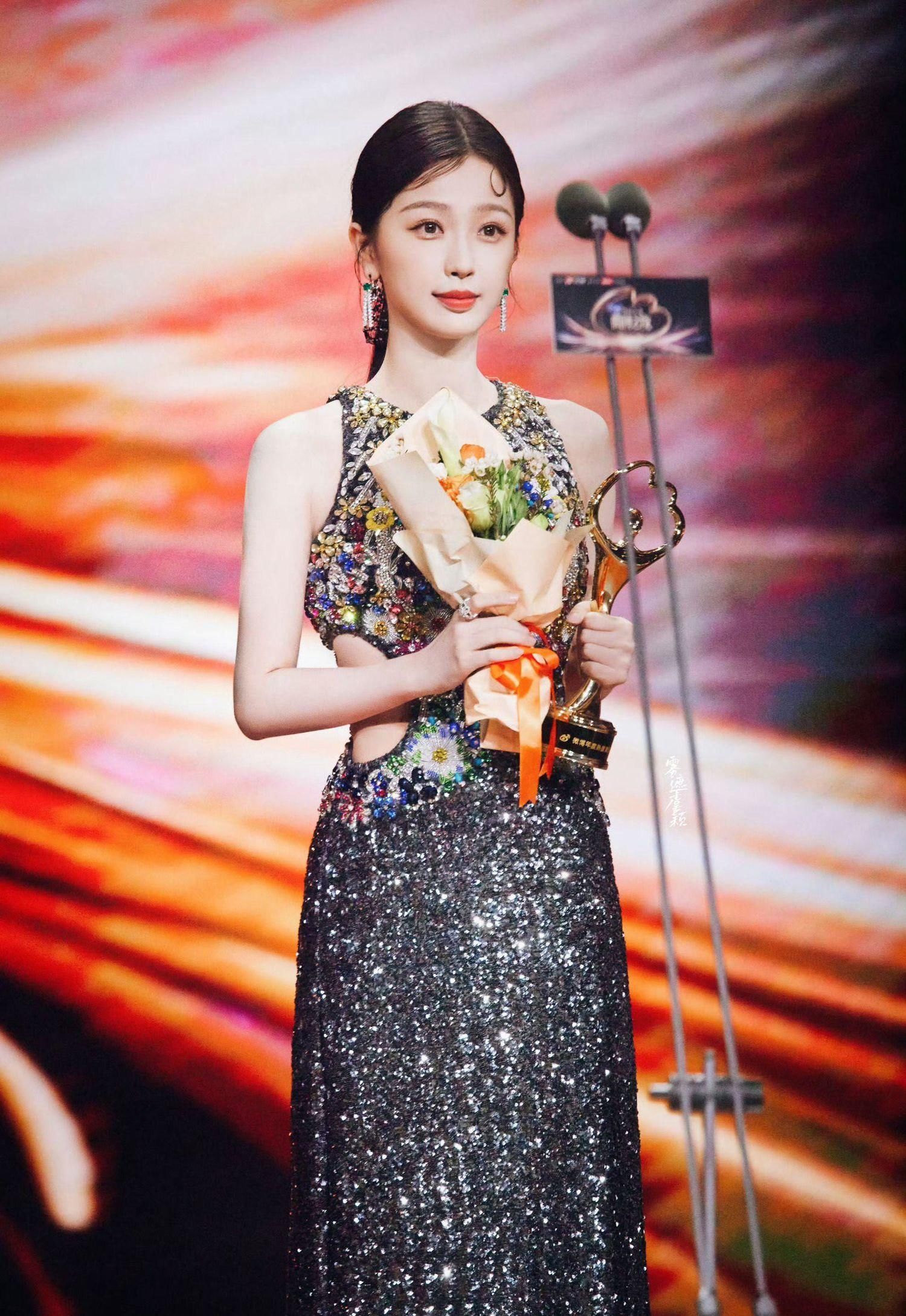 aoa体育体育链接-粉丝翘首以盼，期待着胜利的到来