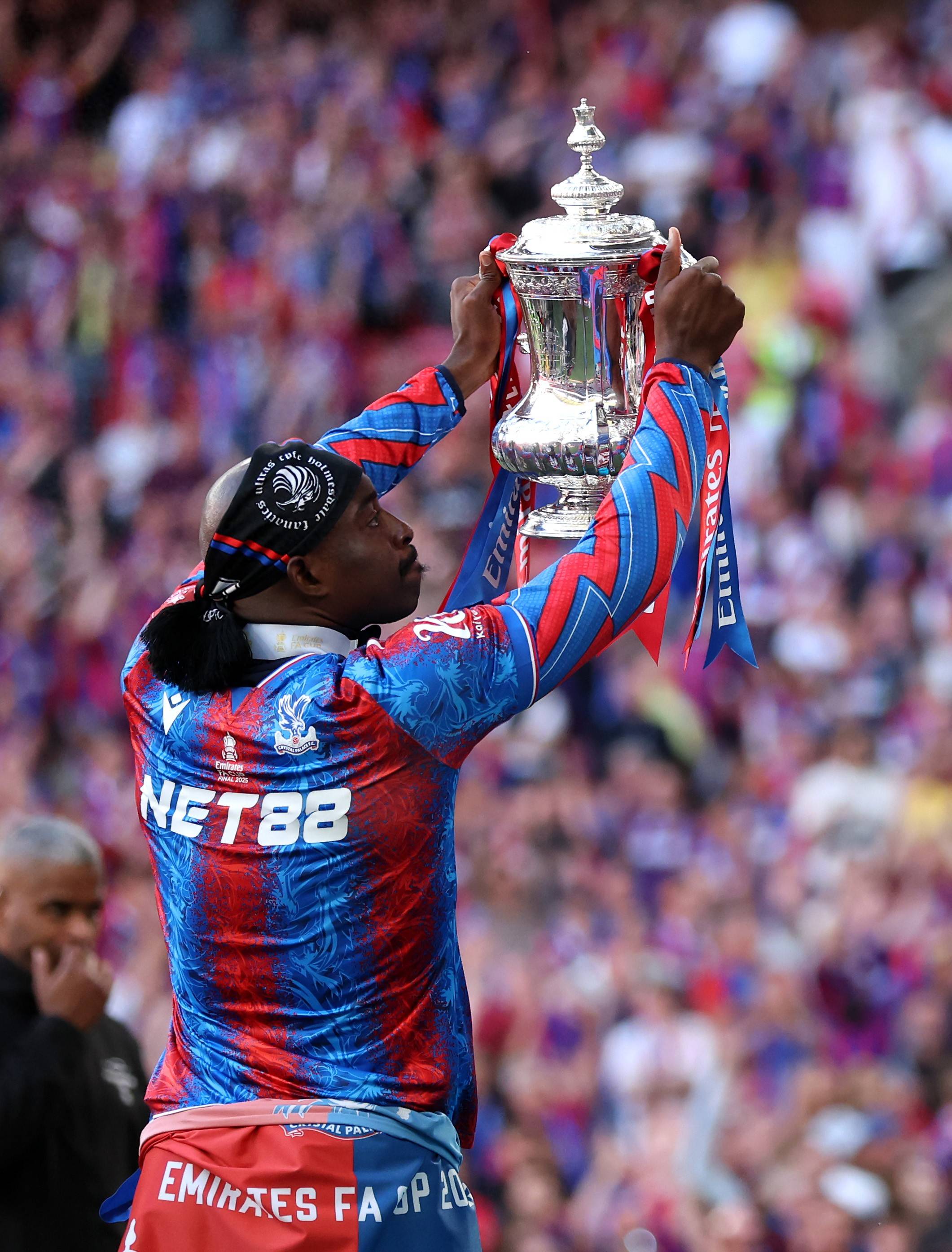 aoa体育体育app-包含水晶宫迎来连胜，势头正旺球队信心大增的词条