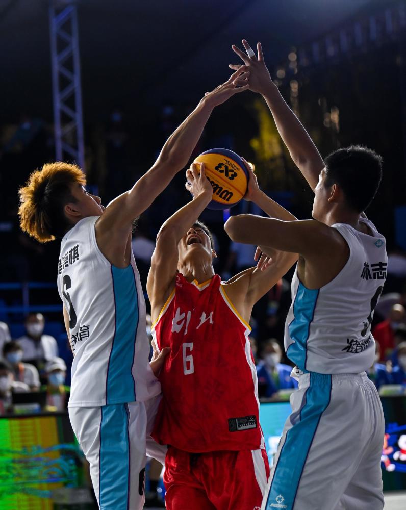 重庆力帆主场战胜湖北湖人队，士气高昂