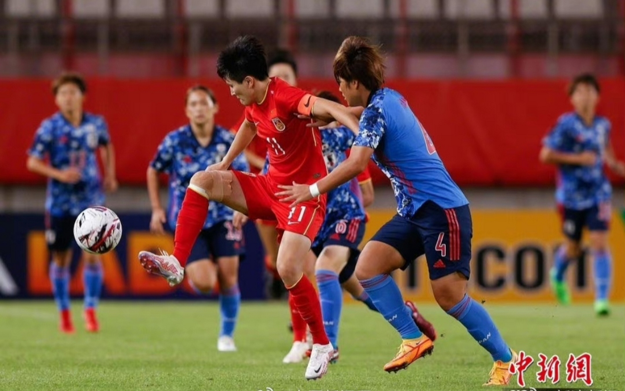 aoa体育体育app-中国女足运动员奋力拼搏，取得胜利